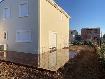 Terrasse en bois à Valergues