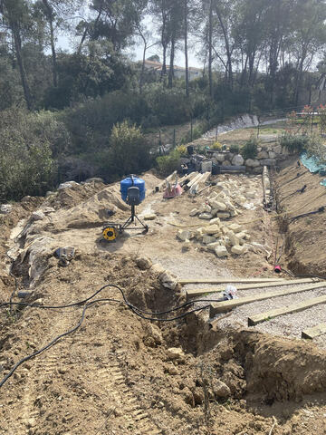 Création d'un mur en pierre de cévennes  à Montferrier-sur-Lez ( En cours)